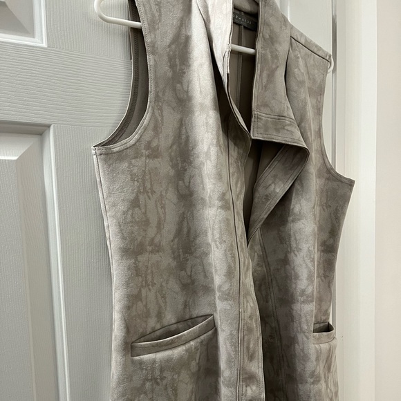 Long gray vest - Picture 1 of 3